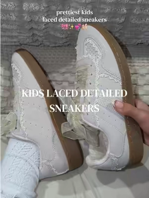 #kidsshoes #girlshoes #sneakerforkids #bowsneakers #backtoschoolshopping 