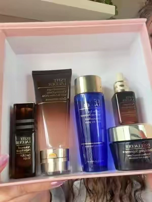 Estée Lauder really said ✨the whole routine✨ 😮‍💨 This bundle has everything I need for hydrated, refreshed, younger-looking skin—and the value is WILD for what you’re getting. 👀 @Estée Lauder  #esteelauder #advancedskincare #matureskincare #antiaging #skincareover30 