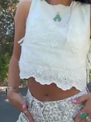 Ok I’m wearing this top always #freepeopledupe #whitetank #whitetop #westernfashion #fallwardrobe 