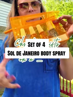 One set… 4 different gifts 🎁  ✨ 4 Sol de Janeiro perfume mists 🌸 Fruity, floral + warm gourmand options 👜 Travel-friendly sizes 💛 Reusable jelly bag 🎁 Giftable straight out of the set ☀️ Perfect for vacations + everyday touch-ups #bodyspray #christmasgifts #bodymist #soldejaniero #giftsforher 