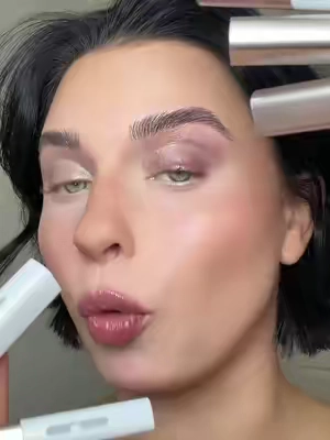 Game changer 👏🤩 #tiktokshopcreatorpicks #tiktokshopsummersale #easyeyeshadow #creameyeshadow #eyeshadowsticks 