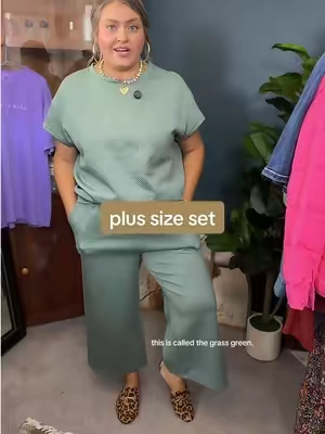 Plus size set 1X - 5X that is perfect for work, for teachers, or just for running errands. #set #twopieceset #plussizeset #plussize #TikTokshopbacktoschool 
