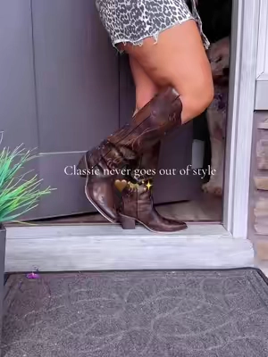 #CowgirlBoots #WesternStyle #OOTD #CountryStyle #FashionFinds   