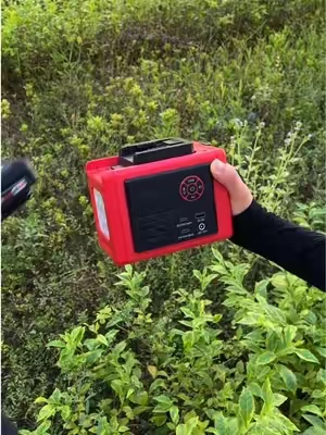 Qué bien tener cuatro puertos distintos, así cargo varias cosas al mismo tiempo sin andar cambiando adaptadores.#inverter #powerinverter #powerstation #milwaukee #TikTokshopbacktoschool 