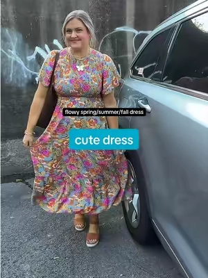 Perfect flowy dress for spring, summer, or fall. Love the colors and how comfy it is. #dress #cutedress #comfydress #maxidress 