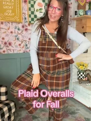 🍁 I’m sooooo ready for fall and all things plaid! #overalls #overallsoutfits #plaid 
