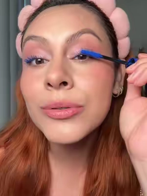 Me encantan las máscaras de pestañas coloridas 💙 #maybellinemascara #bluemascara #tubingmascara #TikTokshopbacktoschool 