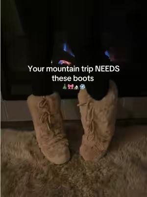 The ultimate après-ski boots 🎀❄️ literally the cutest thing to pack for a snowy mountain trip #mountaintrip #apresski #platformboots #winterboots #vimisaoi 