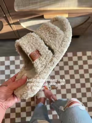 I bought a second pair because I’m afraid they are gonna sell out😭😭 #slippers #falldealsforyou #fallshoes #cozyvibes #sliponshoes 