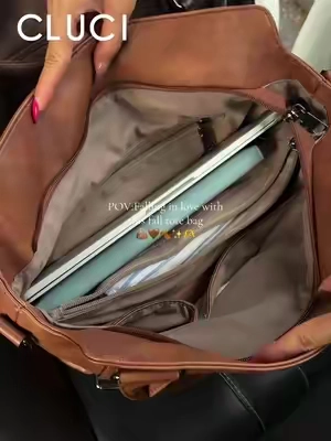 The”Old money ”fall bag trend isn’t shown down-here is the affordable version 🤎✨-J #cluci #oldmoneyaesthetic #TikTokshopbacktoschool #falldealsforyou #totebag 