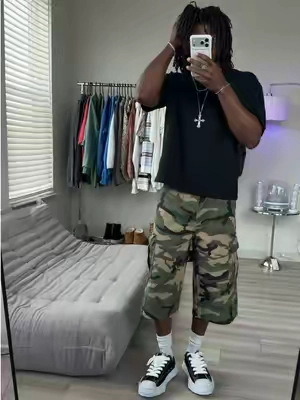 The fit on these is perfect. #cargoshorts #camoshorts #baggyshorts #streetwearfashion #OOTD 