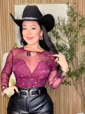 Bodysuit súper favorecedor con escote profundo, bra integrado y control de abdomen. Elegante, cómodo y perfecto para elevar cualquier look. ✨🖤 @Popilush LLC #Popilush #Bodysuit #tummycontrolbodysuit #BuiltInBra #tiktokshopcreatorpicks 