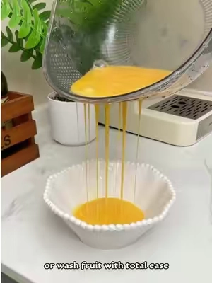 Thisricerinsingstrainerissopractical.It'sconvenientforrinsingrice,washingvegetables,orcleaningfruit–allinone.#TikTokshopbacktoschool#sohochic#RiceRinsingBasket#DrainBasket#KitchenEssentials