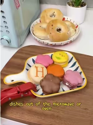 Artifak yang mesti ada di rumah, anda mesti mempunyai klip anti-panas silikon di dapur Ia sangat mudah digunakan untuk mengambil sayur-sayuran dan membawa pinggan Ia tidak licin dan anti-melecur, dan warnanya cantik ! #TikTokshopbacktoschool #sohochic #summerwins #dealsforyoudays