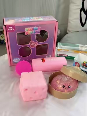 Finally a squishy set for the pink girlies. #pinksquishy #pinksquishyset #squishybox #squishies #giftsforgirls