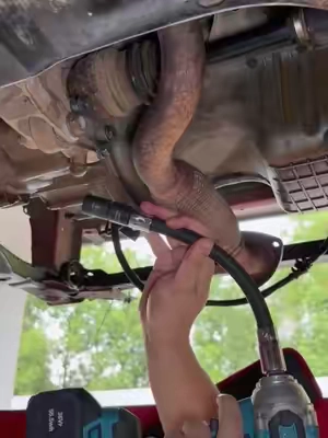 🔧 ¿Sigues desarmando piezas para un tornillo escondido? Esta extensión flexible lo resuelve #tiktok #tiktokshop #SpringSteelExtension#ReparacionDeAutos#ToolUpgrade