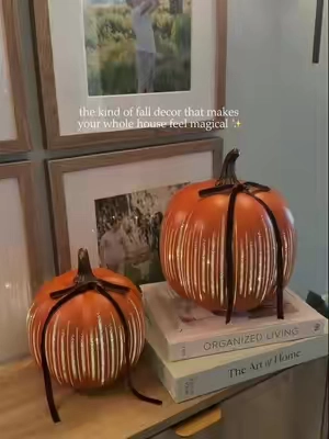 These pumpkins add the prettiest little glow to my space ✨🎃 #FallDecor #FallHomeDecor #CozyHome #TikTokShopCreatorPicks #TikTokshopbacktoschool 