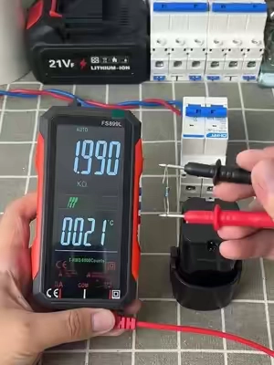 Diseño portátil y resistente, ideal para técnicos profesionales y uso doméstico en cualquier situación diaria.#videowave #HomeElectricalTest #electricalwork #multimerica #smartmultimeter 