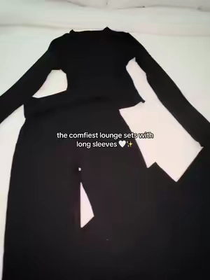 Trust me girls, they are so comfortable 😩😍 #comfyloungewear #loungewear #set #fallset #pantsset 