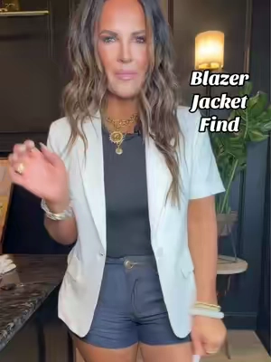 The most fabulous casual short sleeve blazer! It has lining on the inside. It’s super classy and just elevate your look. #fyp #blazers #blazerjacket 