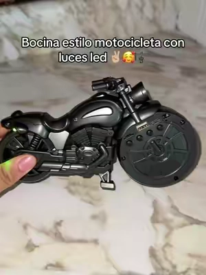 Si buscas una bocina para las fiestas familiares ✌🏼🥰 esta es la que tú necesitas trae luces led incluidas 🎼 te dejo el enlace en el carrito naranja 🥰👇🏻#speakerbluetooth #speaker #bocina #bocinabluetooth #bocinaportátil 