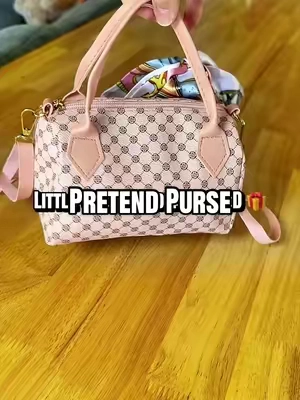 For the little girl who wants everything in Mom’s purse 👛💕 #girlgifts #pretendplay #imaginativeplay #girlstoys #screenfreeplay 