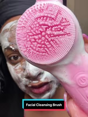 Replying to @🇩🇴Glennys|Finds|Reviews🦋 deep cleanses so you have less breakouts! And it son a flash sale!  #TikTokshopbacktoschool #tiktokshopcreatorpicks #facialbrush #cleanser #skincare 