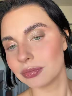 Easiest eyeshadow EVER #tiktokshopcreatorpicks #tiktokshopsummersale #creameyeshadow #eyeshadowstick #easyeyeshadowtutorials 
