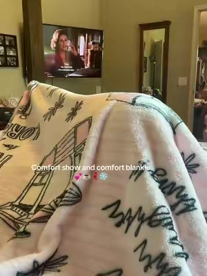 This Gilmore blanket is SO soft!!! 