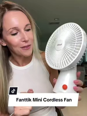 This cordless fan is compact and quiet but very powerful #deskfan #minifanportable #TikTokshopbacktoschool 