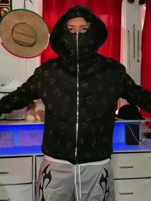 Ufff que bien chido bro. El mío es talla. S. #jackets #mens #rhinestone #hoodie #jacket 