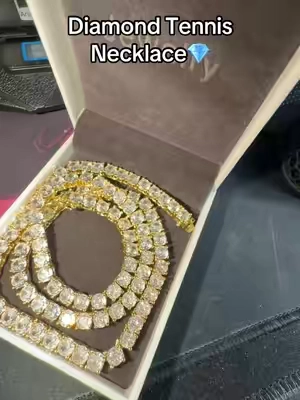 This Diamond Tennis Necklace is great and EXTREMELY! nice👏🏽💯