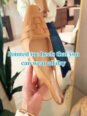 Pointed toe heels usually suck, but these don’t! Comfy and easy to wear all day. @Coutgo Fashion #pointedtoeheels #kittenheels #comfyheels #fashionover40 #classystyle 
