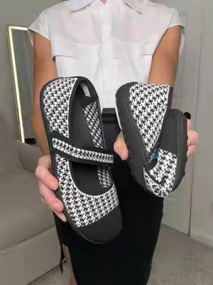 Mary Jane flats that are almost sneakers, the tread is so thick! @Dream Pairs  #maryjanes #maryjaneshoes #widefeetfriendly #sneakerflats #tiktokshopcreatorpicks 