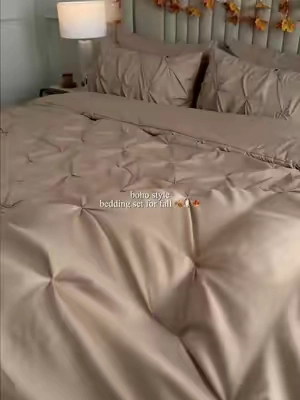 Looking for bedding that matches your room decor? This Bedsure 7-piece set comes in multiple colors to fit any aesthetic, from bright neutrals to soft tones. It's cloud-like soft, perfect for all seasons, and easy to clean. #HomeEssentials #TikTokshopbacktoschool #bedsure #bedsuregetcozy #yourcomforteryourway #sohochic