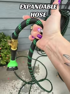 I didn’t think I needed an expandable hose until I realized how much easier it is to use, move around AND put away. 😂🙌 No more fighting with a giant heavy hose! @Uhair US 