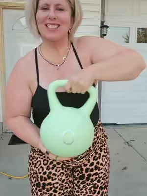 #kettlebell #kettlebells #kettlebellworkout #kettlebelltraining #homeworkout 