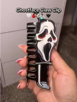 I’m ready to grab all of them! these are perfect for spooky season 🤍👻🩸 🔪🖤Don’t miss out! these sell out quick!!!  #horrorclawclip  #goodlittlegoods  #summerween  #ghostface #hairclip  
