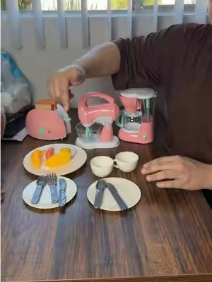Una cocinita con todo lo necesario para que las niñas jueguen a cocinar y se diviertan inventando sus propias recetas. #CocinitaParaNiñas #JuguetesParaNiñas #JuegoCreativo #RegalosParaNiñas #TikTokshopbacktoschool