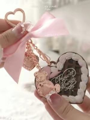 the cutest keychain for your bag 🥰 @flowerknowsglobal 🤍 #summervibes #summerwins #tiktokshopcreatorpicks #tiktokshopsummersale #weeklydeals #Summer #summerfinds #summersale #TikTokshopbacktoschool #creatorsearchinsights #backtoschool #flowerknows #flowerknowsmakeup