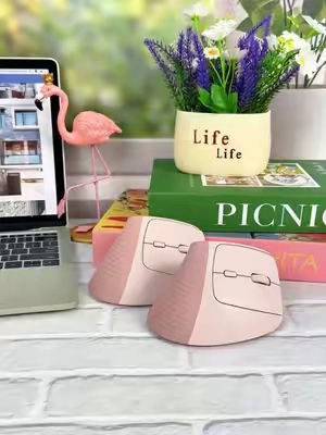 Ergonomic vertical mouse. So comfortable for daily use!#dadgift #tiktokshopfalldealsforyou #wirelessmouse #tiktokshopcybermonday #tiktokshoprestock 
