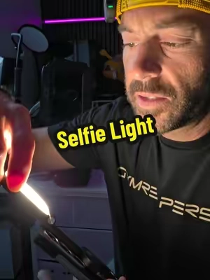 That is bright! #phonelight #magneticlight #selfielight #smallrig #tiktokshopcreatorpicks @SmallRigDirect 