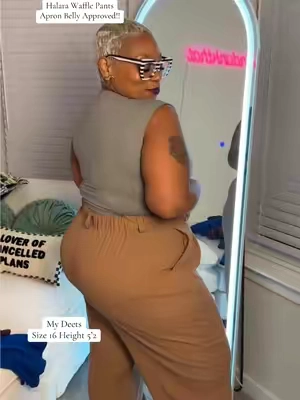 I live in these pants!! Grab a bunch I promise you will love 💕 #vondunkthat #halaraeveryday #halarapants #apronbelly #TikTokshopbacktoschool