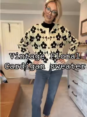 Still versatile enough! 🙌🏼 #cardigan #fallfashion #floralprint #casualstyle #outfitideas  @Aoysky Fashion 