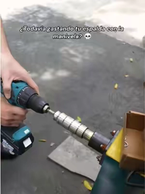 Deja de darle vueltas a mano a un gato de trailer compatible y deja que tu taladro haga el trabajo pesado. Este adaptador se instala sobre un eje compatible de 1 pulgada, se asegura con un pasador y funciona con un socket de 1/2 pulgada. Ideal para RVs, campervans, trailers de construcción y dump trailers.trailer jack drill adapter, adaptador para gato de trailer, 1 inch trailer jack adapter, RV tools, trailer tools, campervan accessories#DealsForYouDays #SummerVibes #RVTools #TrailerTools #DIYTools