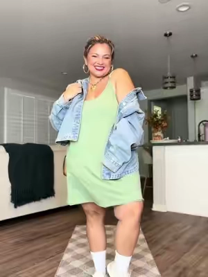 Let’s make it fall 🍂 One dress with SO much potential 🙌🏼 I love this dress because it covers my belly so good, and I really thought with summer coming to an end I was going to have to retire her… NOPE. 😂🍂 So many ways to take her into fall!
