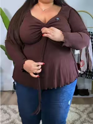 This top is giving sexy, comfy, fall vibes! 