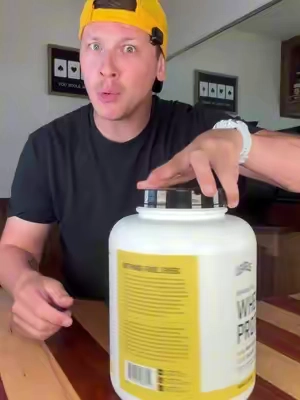 cleanest protein I’ve found #levelsprotein #proteinpowder #protein #wheyprotein #TikTokshopbacktoschool 