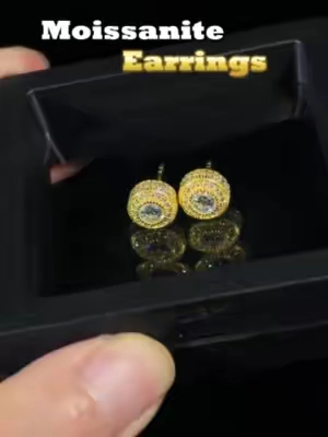 Pov:Why I Quit Buying Expensive Earrings.#delzzad #tiktokshopbacktoschooldeals #viraltiktok #nontarnishjewelry #waterproofjewelry #unisexjewelry #jewelrytiktok #TikTokshopbacktoschool #moissanitejewelry #14kgold #earrings #earringslovers