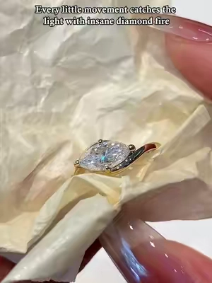 Every little movement catches the light with insane diamond fire #moissanite #jewelry #ring #backtoschoolshopping #gift 